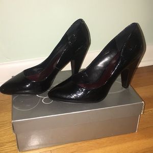 Black Jessica Simpson patent leather croco heals